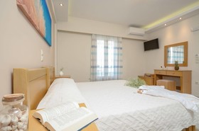 Ormos Holiday Studios