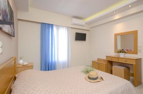 Ormos Holiday Studios