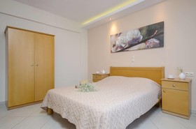 Ormos Holiday Studios