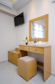 Ormos Holiday Studios