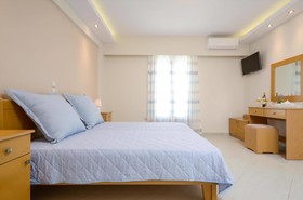 Ormos Holiday Studios