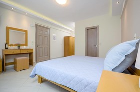 Ormos Holiday Studios