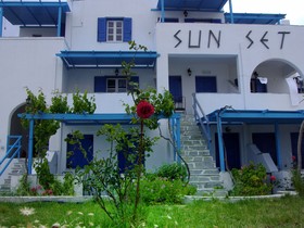 Sunset  Studios & Restaurant