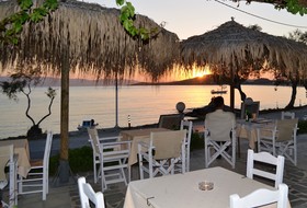 Sunset  Studios & Restaurant