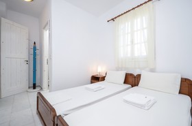 Diamantis Studios & Apartments