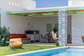Plioni Villas & Suites