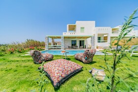 Plioni Villas & Suites