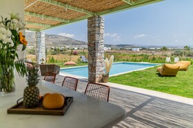 Plioni Villas & Suites
