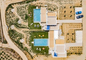 Plioni Villas & Suites