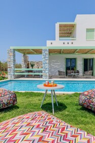 Plioni Villas & Suites