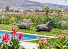 Plioni Villas & Suites