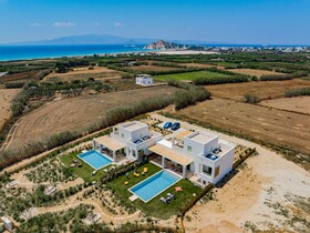 Plioni Villas & Suites