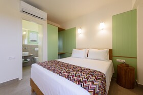 Plioni Villas & Suites