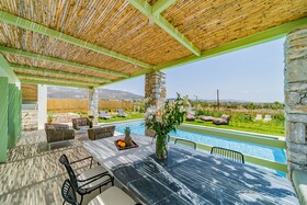 Plioni Villas & Suites