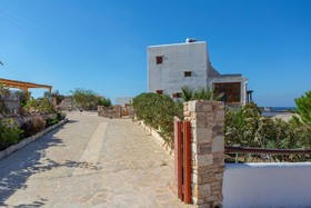 Armonia Studios, Apartments & Villa