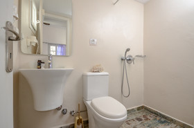 Depis Suites & Apartments