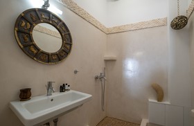 ELaiolithos Luxury Retreat