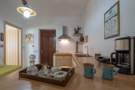 ELaiolithos Luxury Retreat