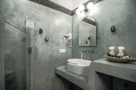 ELaiolithos Luxury Retreat