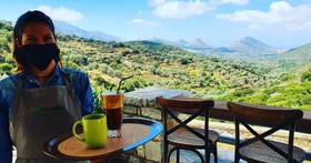 ELaiolithos Luxury Retreat