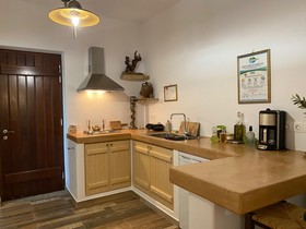 ELaiolithos Luxury Retreat