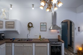 ELaiolithos Luxury Retreat