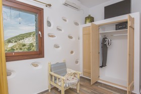 ELaiolithos Luxury Retreat