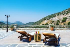 ELaiolithos Luxury Retreat