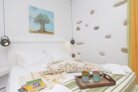 ELaiolithos Luxury Retreat