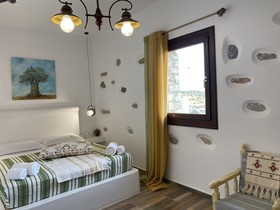 ELaiolithos Luxury Retreat