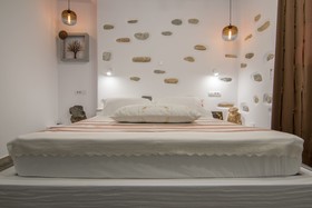 ELaiolithos Luxury Retreat