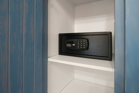 ELaiolithos Luxury Retreat