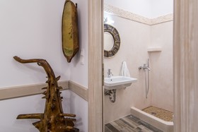 ELaiolithos Luxury Retreat