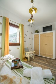 ELaiolithos Luxury Retreat