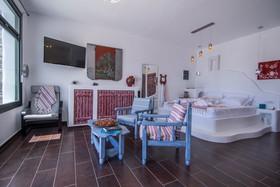 ELaiolithos Luxury Retreat