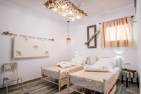 ELaiolithos Luxury Retreat