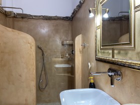 ELaiolithos Luxury Retreat