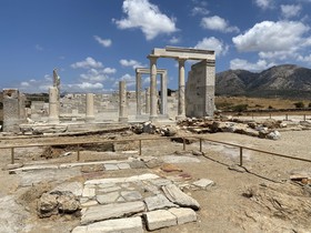 ELaiolithos Luxury Retreat