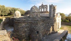 ELaiolithos Luxury Retreat