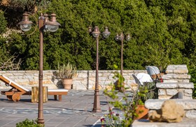 ELaiolithos Luxury Retreat