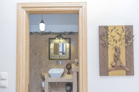 ELaiolithos Luxury Retreat