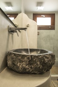 ELaiolithos Luxury Retreat