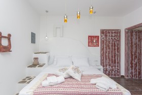 ELaiolithos Luxury Retreat