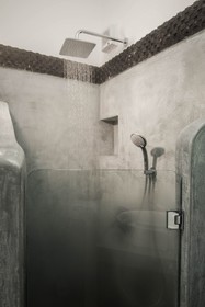 ELaiolithos Luxury Retreat