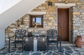 ELaiolithos Luxury Retreat