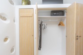 ELaiolithos Luxury Retreat