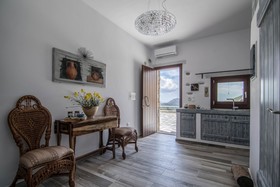 ELaiolithos Luxury Retreat