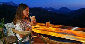 ELaiolithos Luxury Retreat