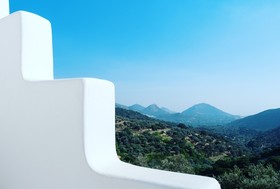 ELaiolithos Luxury Retreat