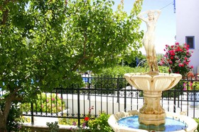 Ikaros Studios & Apartments